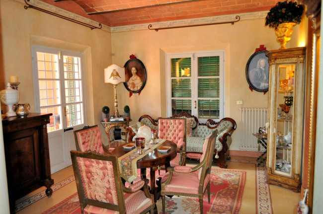Villa storica di grandi dimensioni con parco e piscina in vendita a Pontedera