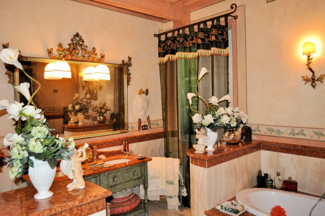 Villa storica di grandi dimensioni con parco e piscina in vendita a Pontedera