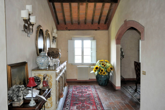 Villa storica di grandi dimensioni con parco e piscina in vendita a Pontedera