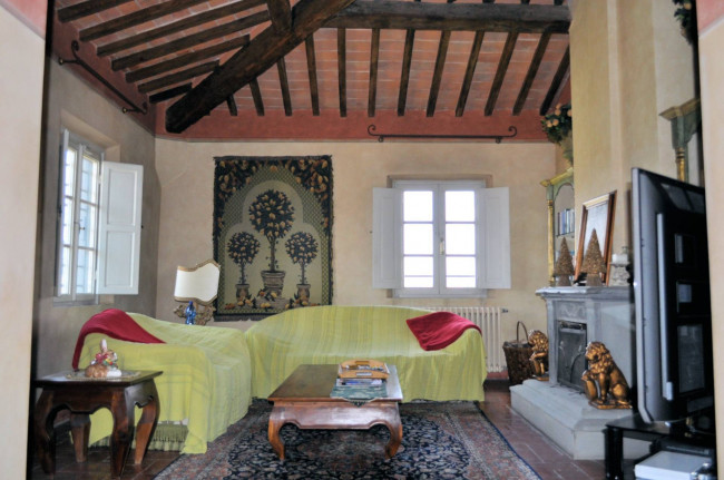 Villa storica di grandi dimensioni con parco e piscina in vendita a Pontedera