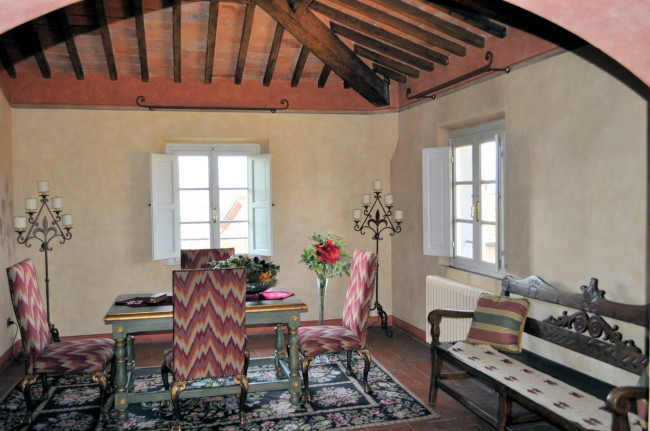 Villa storica di grandi dimensioni con parco e piscina in vendita a Pontedera
