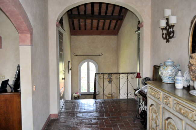 Villa storica di grandi dimensioni con parco e piscina in vendita a Pontedera