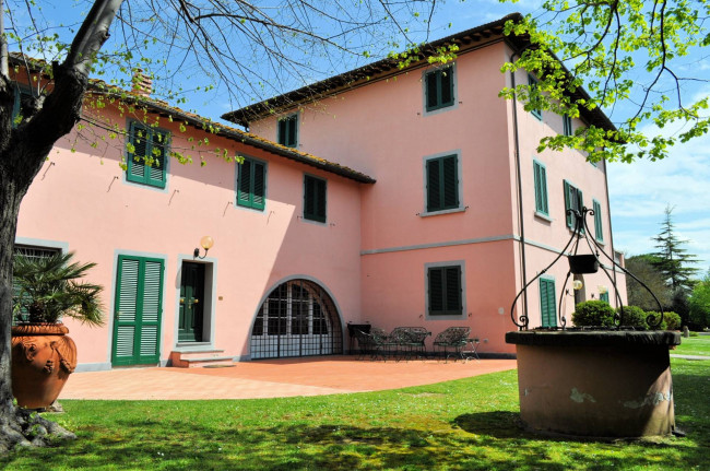 Villa storica di grandi dimensioni con parco e piscina in vendita a Pontedera