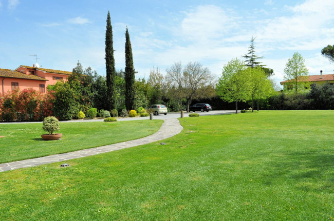 Villa storica di grandi dimensioni con parco e piscina in vendita a Pontedera