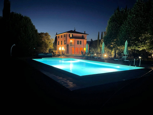 Villa storica di grandi dimensioni con parco e piscina in vendita a Pontedera