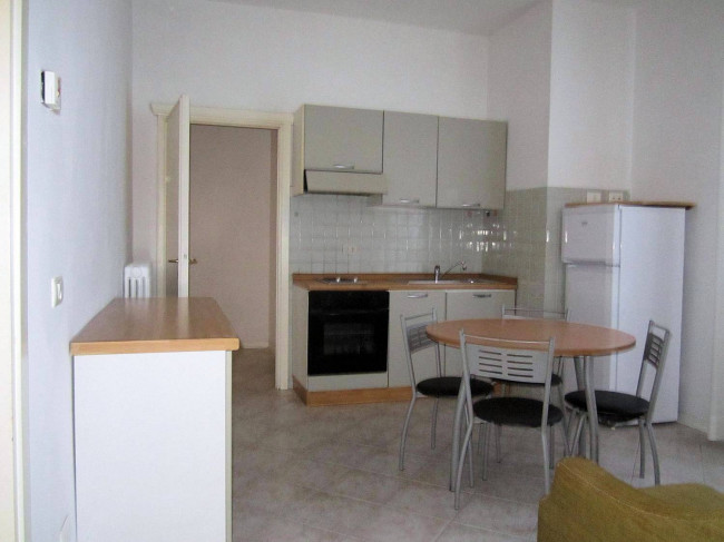 Appartamento al piano terzo con ascensore e cantina in zona centrale in vendita a Pistoia