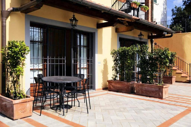 Casa vacanze con piscina e vista panoramica mozzafiato in vendita a Lamporecchio