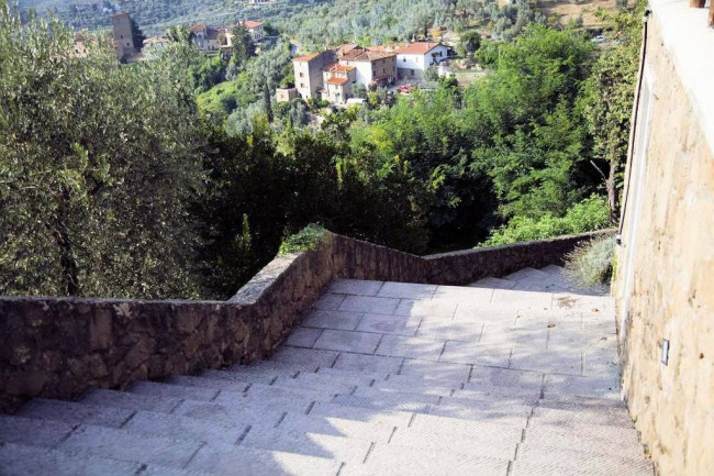 Casa vacanze con piscina e vista panoramica mozzafiato in vendita a Lamporecchio