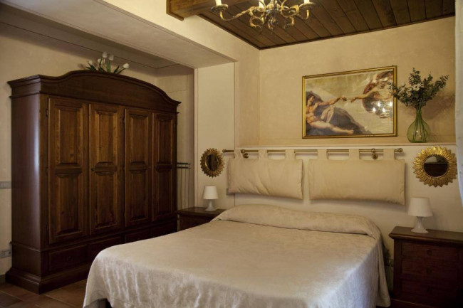 Casa vacanze con piscina e vista panoramica mozzafiato in vendita a Lamporecchio