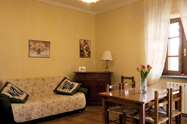Casa vacanze con piscina e vista panoramica mozzafiato in vendita a Lamporecchio