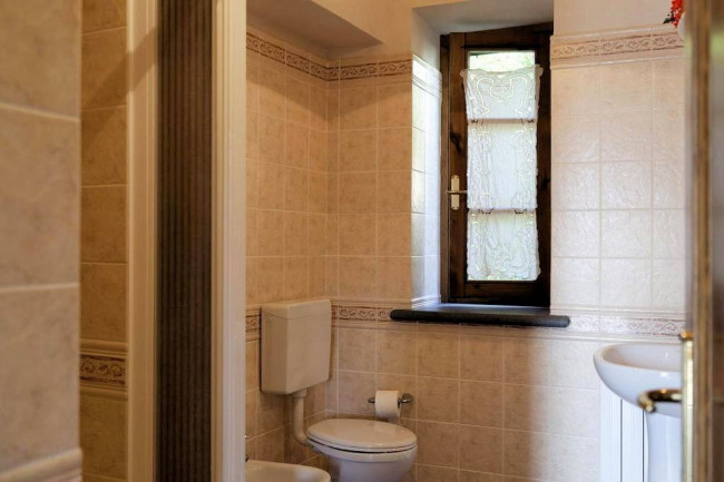 Casa vacanze con piscina e vista panoramica mozzafiato in vendita a Lamporecchio