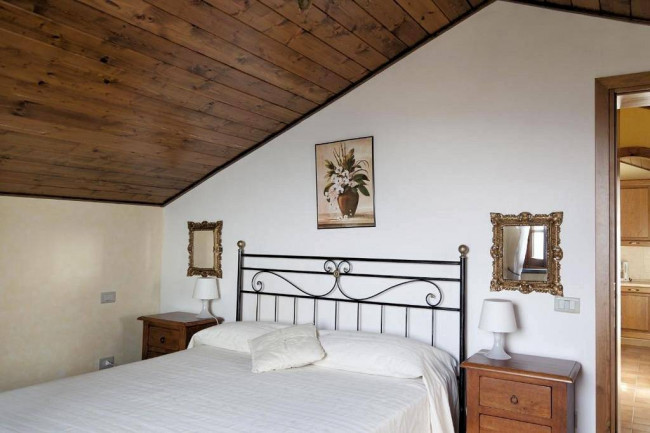 Casa vacanze con piscina e vista panoramica mozzafiato in vendita a Lamporecchio