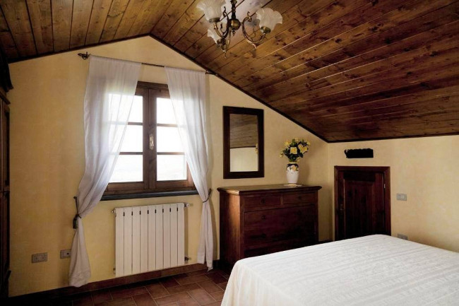 Casa vacanze con piscina e vista panoramica mozzafiato in vendita a Lamporecchio