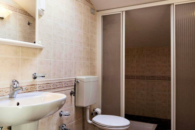 Casa vacanze con piscina e vista panoramica mozzafiato in vendita a Lamporecchio
