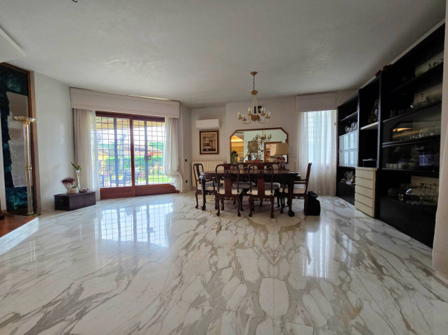 Villa di pregio con ottime rifiniture in comoda zona residenziale in vendita a Pieve a Nievole
