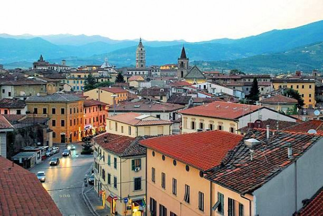 Appartamento signorile di ampia superficie in centro città con ascensore in vendita a Pistoia