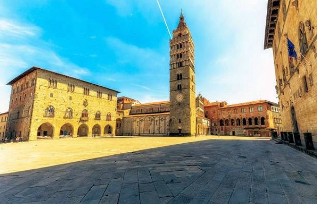 Appartamento signorile di ampia superficie in centro città con ascensore in vendita a Pistoia