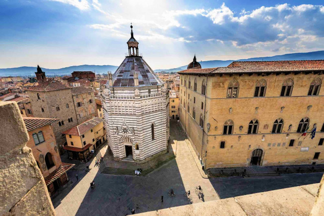 Appartamento signorile di ampia superficie in centro città con ascensore in vendita a Pistoia