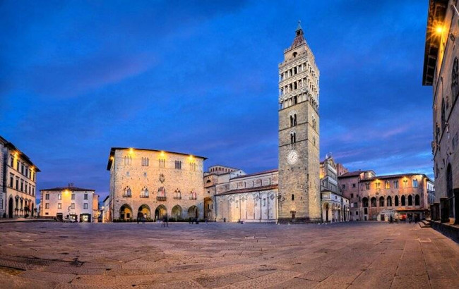 Appartamento signorile di ampia superficie in centro città con ascensore in vendita a Pistoia