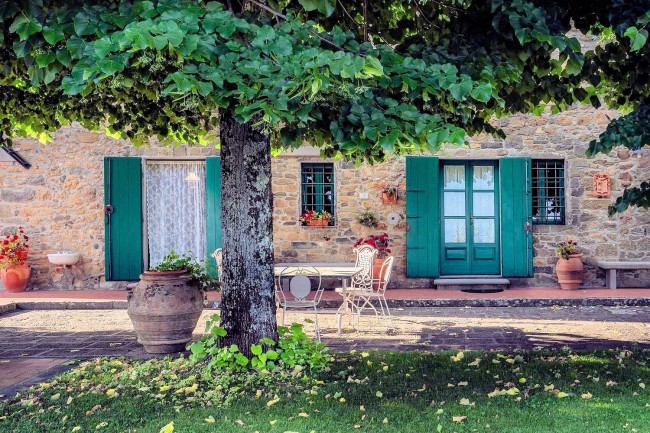 Villa in stile rustico Toscano con parco e suggestiva vista panoramica in vendita a Montecatini-Terme