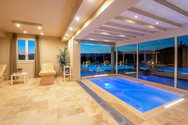 Stupenda villa con ogni confort con ampio giardino e piscina utilizzata come attivita' di casa vacanze in vendita a Monsummano Terme