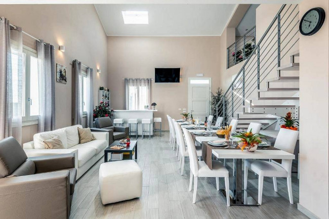 Stupenda villa con ogni confort con ampio giardino e piscina utilizzata come attivita' di casa vacanze in vendita a Monsummano Terme