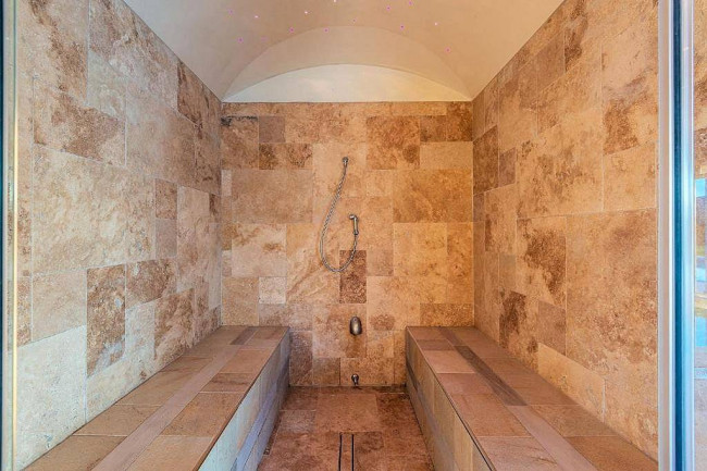 Stupenda villa con ogni confort con ampio giardino e piscina utilizzata come attivita' di casa vacanze in vendita a Monsummano Terme