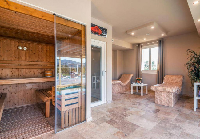 Stupenda villa con ogni confort con ampio giardino e piscina utilizzata come attivita' di casa vacanze in vendita a Monsummano Terme