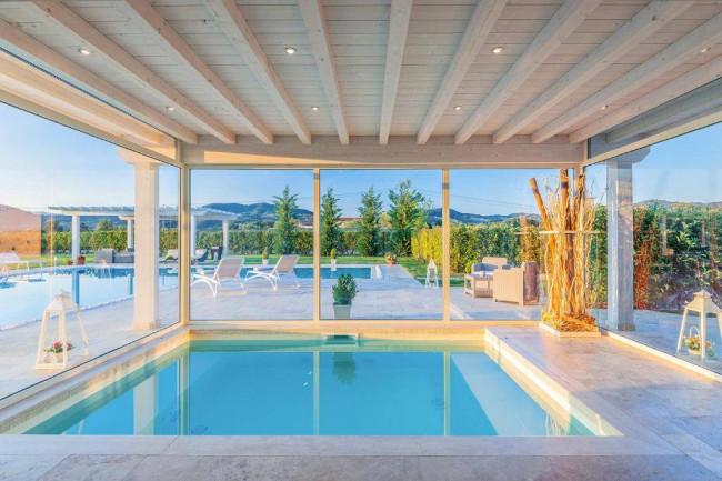 Stupenda villa con ogni confort con ampio giardino e piscina utilizzata come attivita' di casa vacanze in vendita a Monsummano Terme
