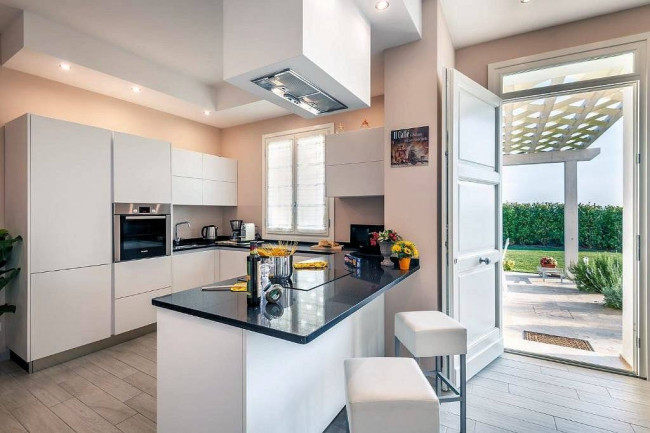 Stupenda villa con ogni confort con ampio giardino e piscina utilizzata come attivita' di casa vacanze in vendita a Monsummano Terme