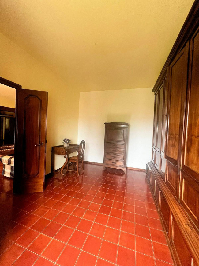 Porzione di villa al piano primo con ampia terrazza in vendita a Camaiore