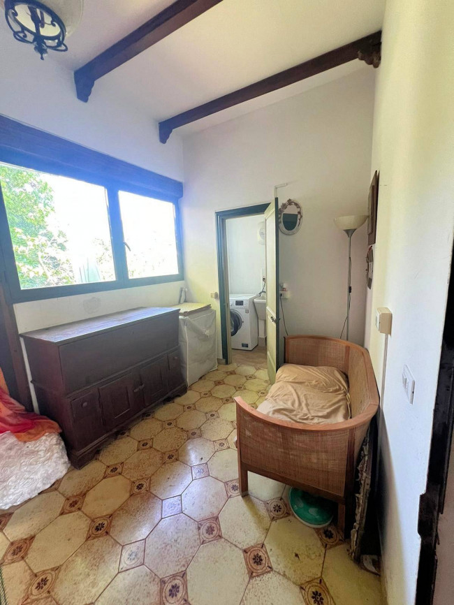Porzione di villa al piano primo con ampia terrazza in vendita a Camaiore