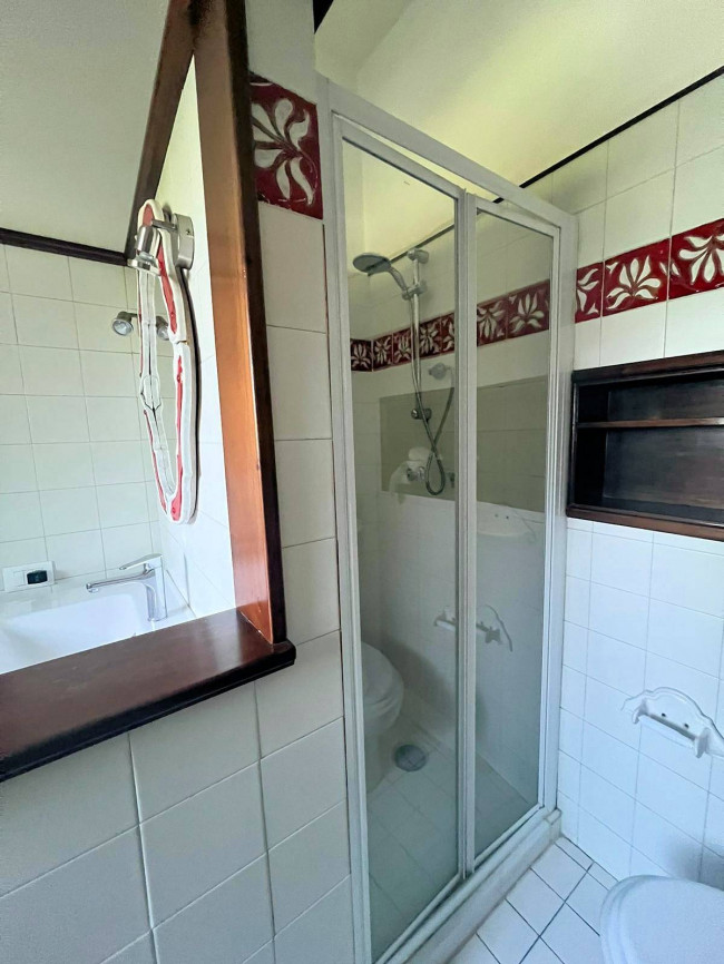 Porzione di villa al piano primo con ampia terrazza in vendita a Camaiore