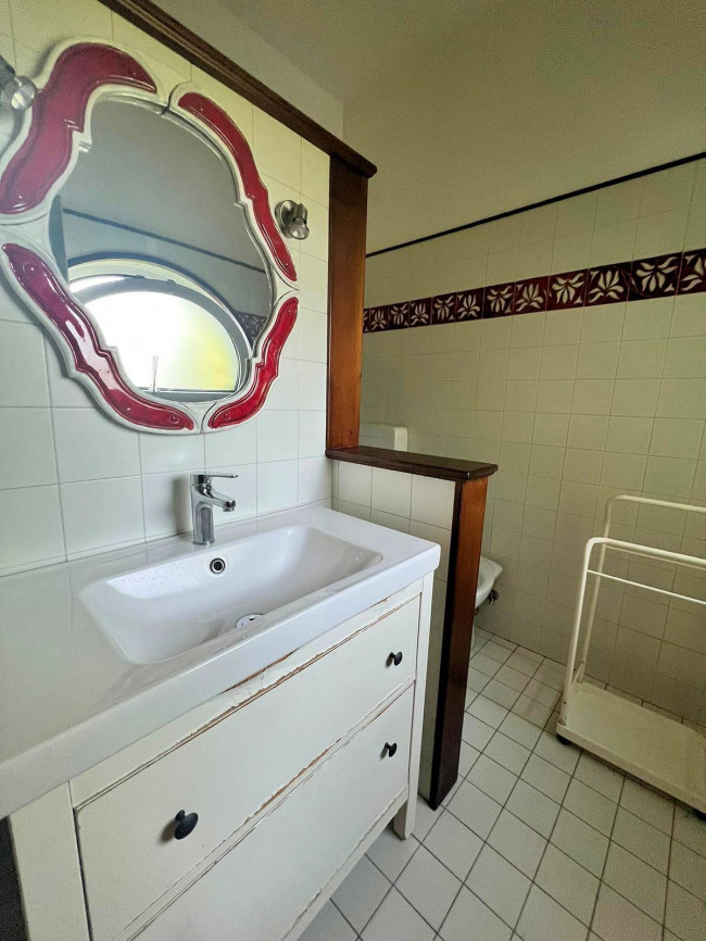 Porzione di villa al piano primo con ampia terrazza in vendita a Camaiore
