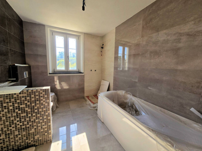 Villa unifamiliare di nuova costruzione con ampio giardino in vendita a Capannori