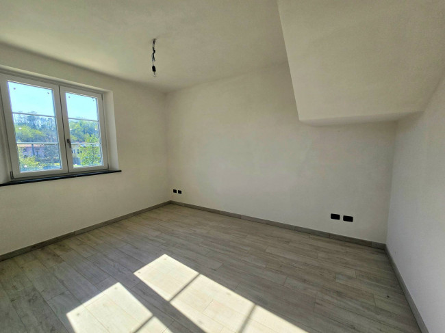 Villa unifamiliare di nuova costruzione con ampio giardino in vendita a Capannori