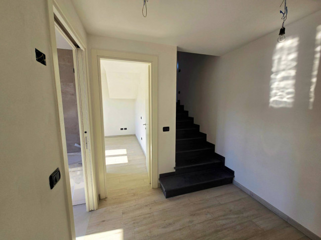 Villa unifamiliare di nuova costruzione con ampio giardino in vendita a Capannori