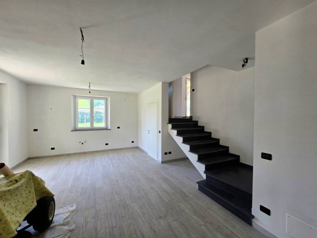 Villa unifamiliare di nuova costruzione con ampio giardino in vendita a Capannori