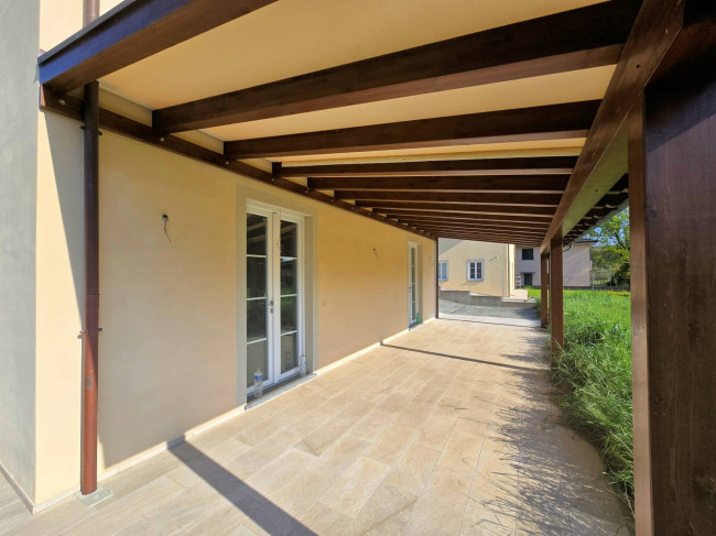 Villa unifamiliare di nuova costruzione con ampio giardino in vendita a Capannori