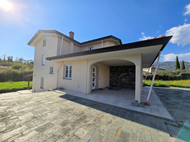 Villa unifamiliare di nuova costruzione con ampio giardino in vendita a Capannori