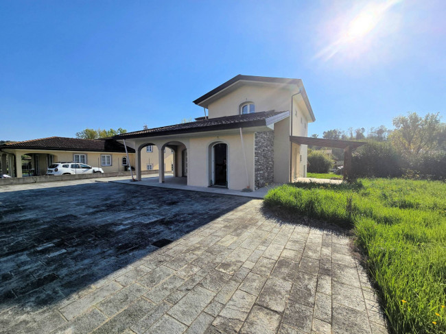 Villa unifamiliare di nuova costruzione con ampio giardino in vendita a Capannori