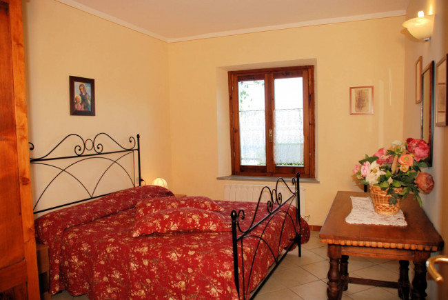 Casa vacanze con piscina e vista panoramica mozzafiato in vendita a Lamporecchio