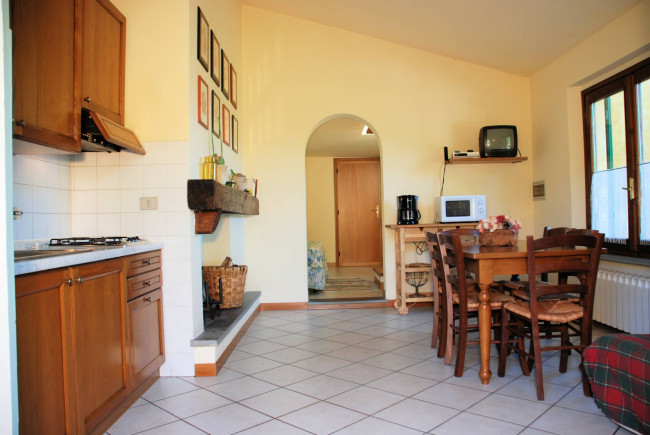 Casa vacanze con piscina e vista panoramica mozzafiato in vendita a Lamporecchio
