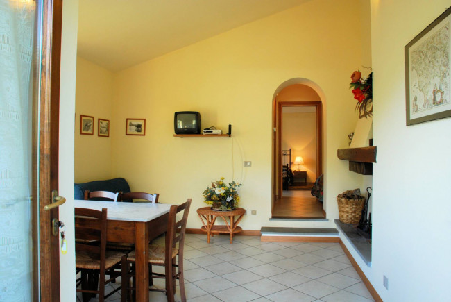 Casa vacanze con piscina e vista panoramica mozzafiato in vendita a Lamporecchio