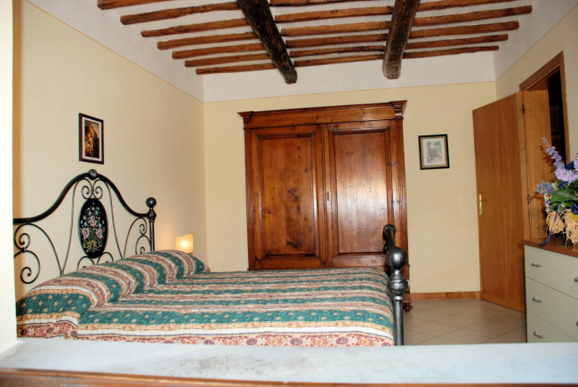 Casa vacanze con piscina e vista panoramica mozzafiato in vendita a Lamporecchio
