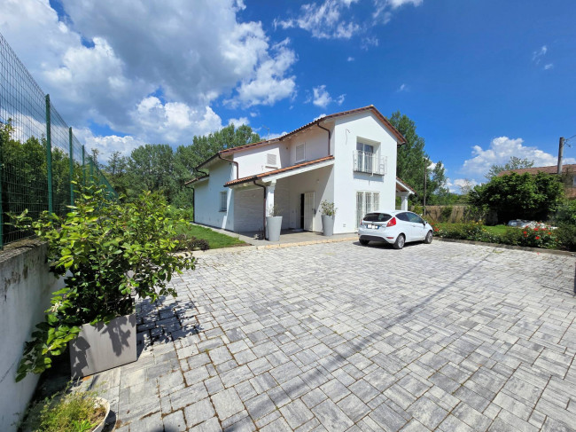 Villa con giardino di recente costruzione in classe nergetica A/4 in vendita a Buggiano