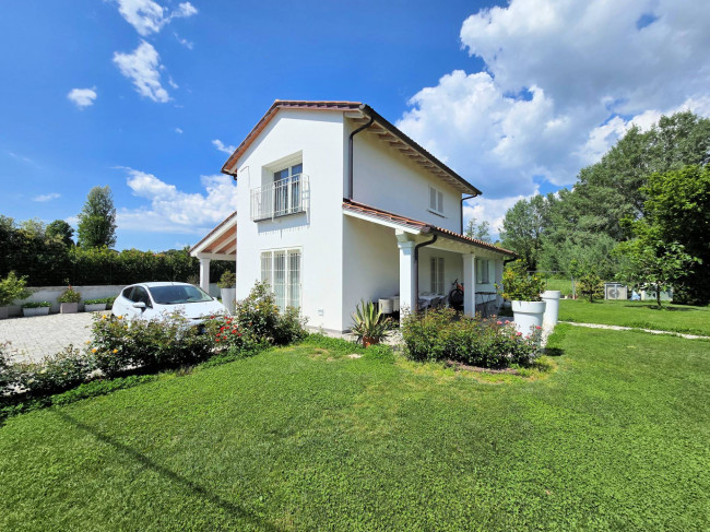 Villa con giardino di recente costruzione in classe nergetica A/4 in vendita a Buggiano