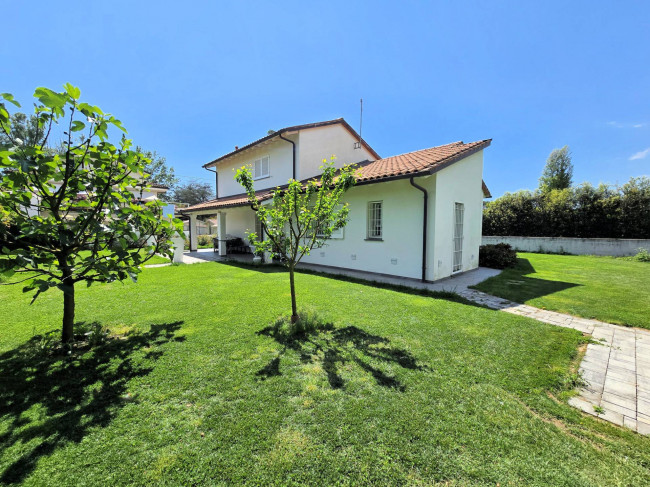 Villa con giardino di recente costruzione in classe nergetica A/4 in vendita a Buggiano