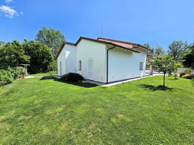 Villa con giardino di recente costruzione in classe nergetica A/4 in vendita a Buggiano