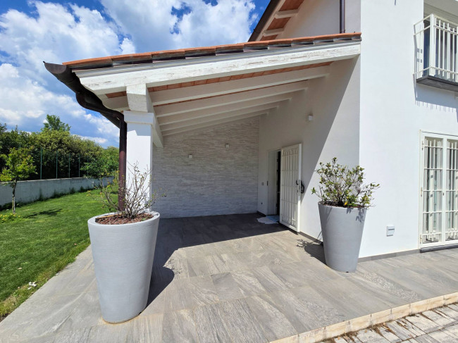 Villa con giardino di recente costruzione in classe nergetica A/4 in vendita a Buggiano